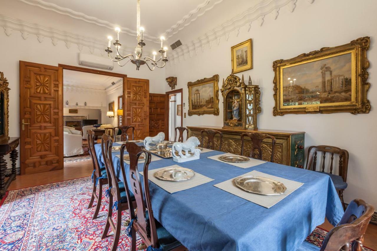 Villa Elvira, Exclusive Pool And Gardens In The Heart Of Sevilla Buitenkant foto