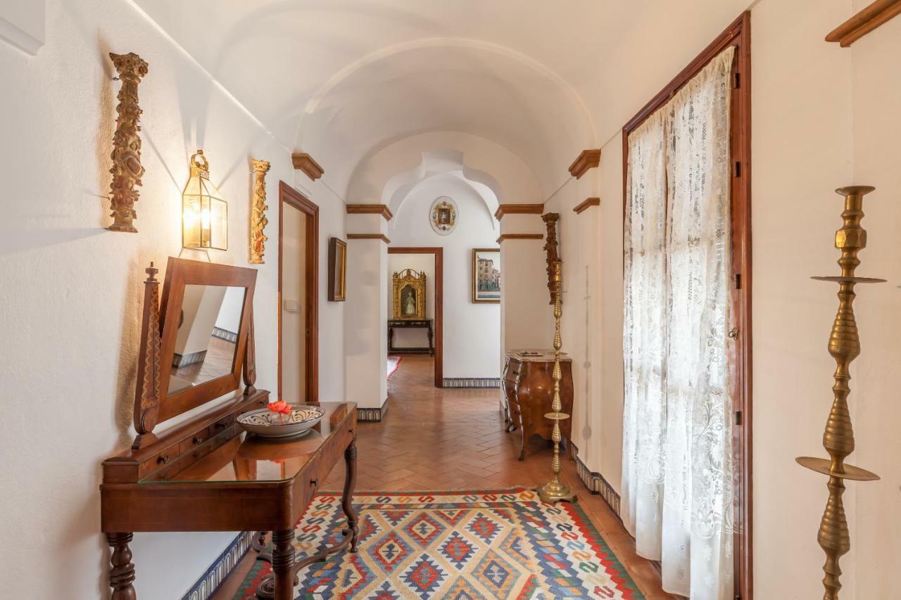 Villa Elvira, Exclusive Pool And Gardens In The Heart Of Sevilla Buitenkant foto