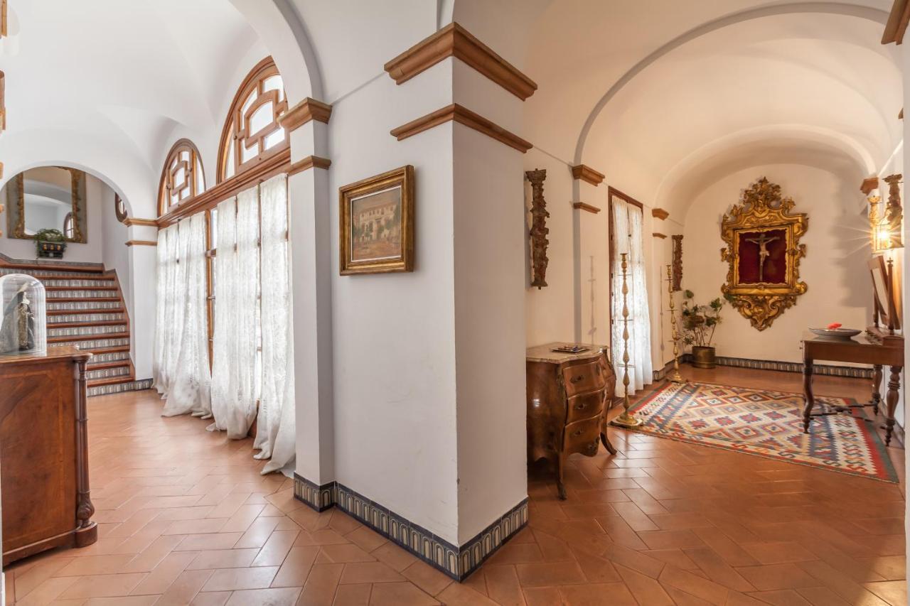 Villa Elvira, Exclusive Pool And Gardens In The Heart Of Sevilla Buitenkant foto